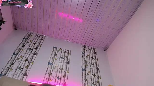 Strella ferrera online show from September 30, 2025, 2:34 pm