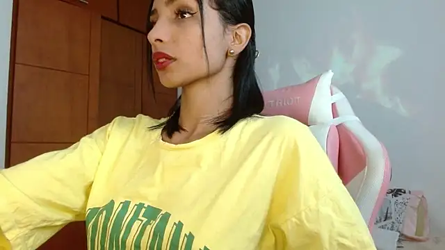 AnnitaSerna  online show from March 13, 2025, 2:12 pm