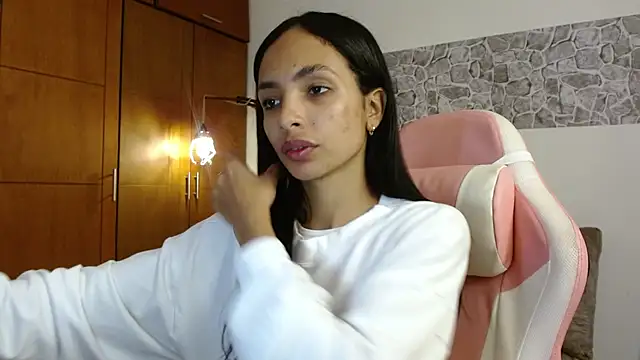 AnnitaSerna  online show from October 10, 2025, 3:24 pm