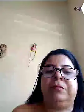 coroadelicia45 online show from December 6, 2024, 7:06 pm