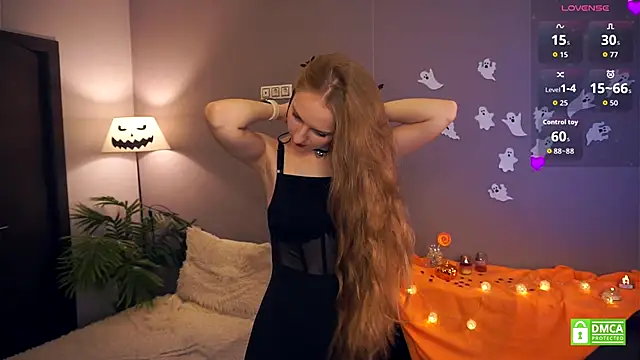 EsmaCarll online show from October 30, 2025, 8:28 pm