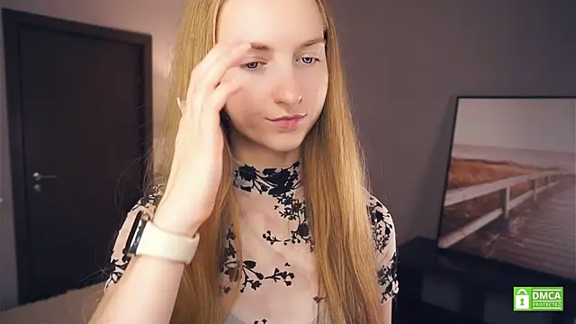 EsmaCarll online show from October 21, 2025, 8:19 pm