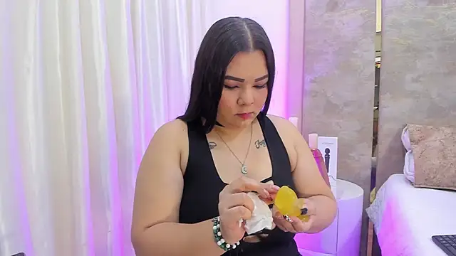 KatyaPittman online show from November 18, 2025, 12:08 pm