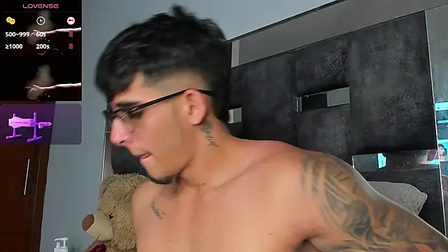 Snapshot of iamcamiloo_ chatting on September 15, 2025, 4:24 am iamcamiloo online show from September 15, 2025, 4:24 am