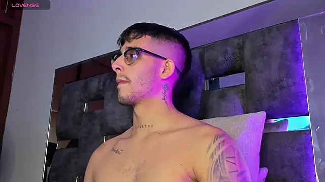 Snapshot of iamcamiloo_ chatting on March 19, 2025, 12:48 am iamcamiloo online show from March 19, 2025, 12:48 am