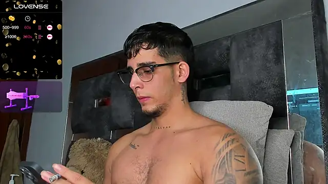 Snapshot of iamcamiloo_ chatting on November 25, 2025, 9:42 am iamcamiloo online show from November 25, 2025, 9:42 am