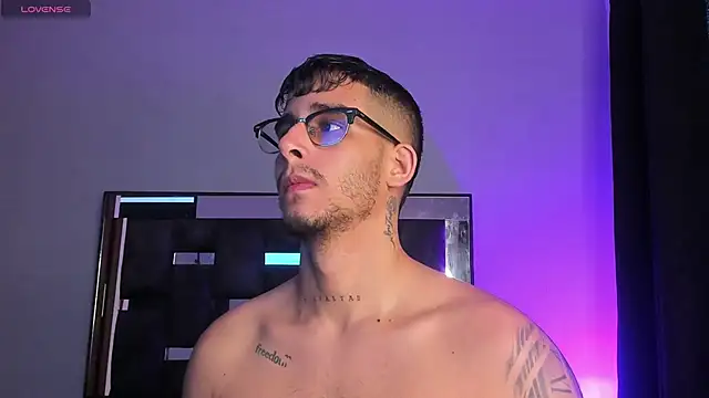 Snapshot of iamcamiloo_ chatting on March 11, 2025, 12:50 pm iamcamiloo online show from March 11, 2025, 12:50 pm