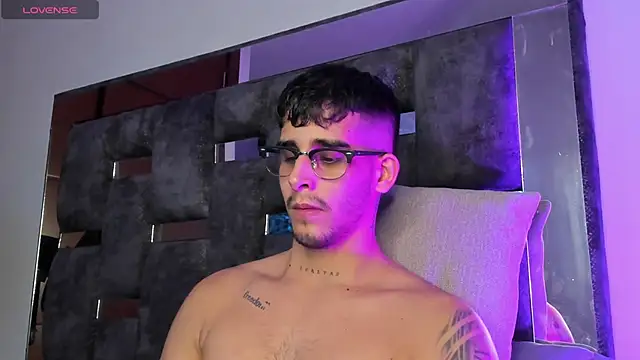 Snapshot of iamcamiloo_ chatting on March 19, 2025, 3:52 am iamcamiloo online show from March 19, 2025, 3:52 am