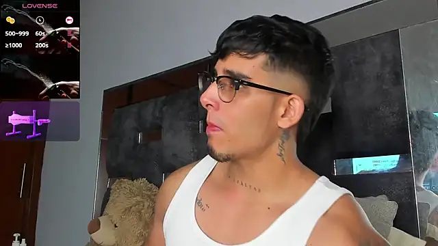 Snapshot of iamcamiloo_ chatting on September 13, 2025, 5:07 am iamcamiloo online show from September 13, 2025, 5:07 am