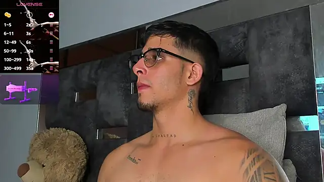 Snapshot of iamcamiloo_ chatting on September 16, 2025, 4:13 am iamcamiloo online show from September 16, 2025, 4:13 am