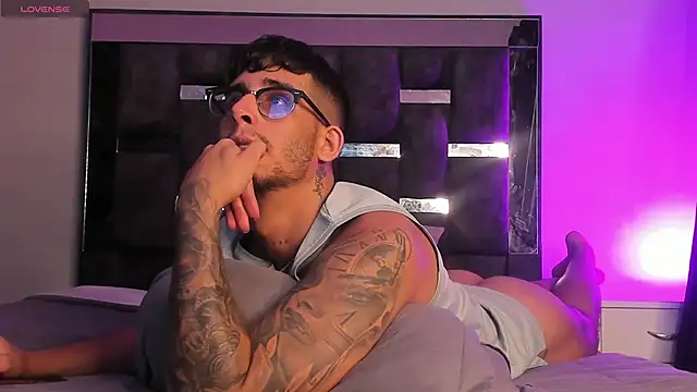 Snapshot of iamcamiloo_ chatting on March 6, 2025, 1:05 am iamcamiloo online show from March 6, 2025, 1:05 am