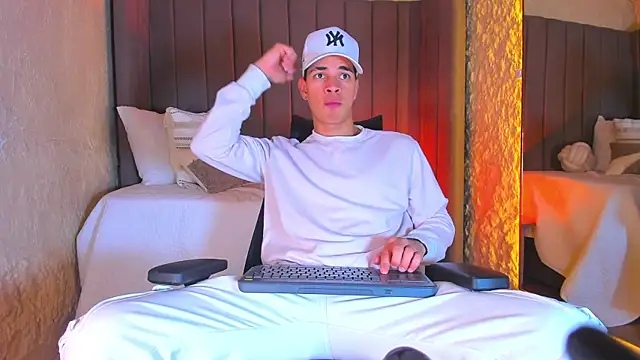 Benjamin More online show from November 29, 2025, 7:47 pm