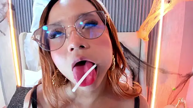 MelanieRoah online show from October 27, 2025, 7:48 pm