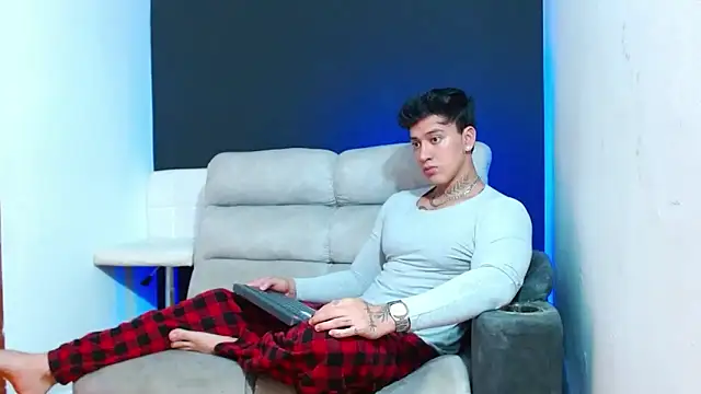 JUSTIN FULLER1 online show from April 10, 2026, 8:05 pm