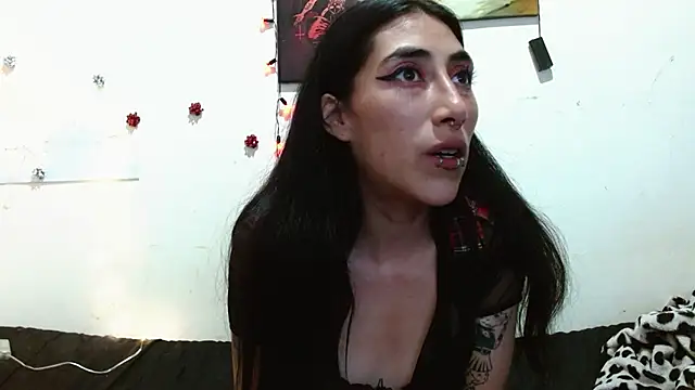 Snapshot of Asterothxznikki chatting on December 21, 2024, 9:01 am Asterothxznikki online show from December 21, 2024, 9:01 am