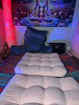 redbonejada online show from November 17, 2025, 5:28 pm