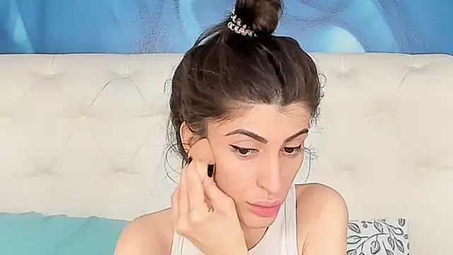 SkinnyDolly online show from November 10, 2025, 3:11 am