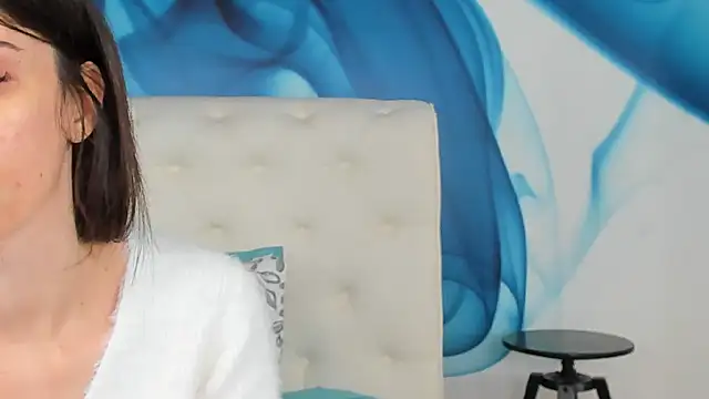 SkinnyDolly online show from April 16, 2026, 2:34 am