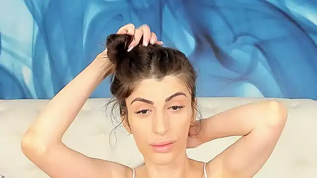 SkinnyDolly online show from October 3, 2025, 2:04 am