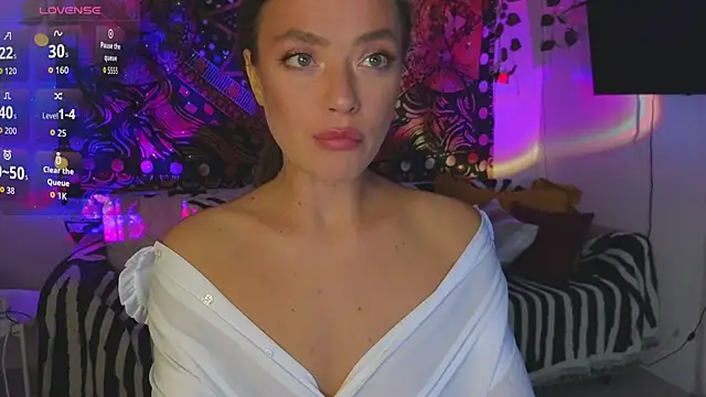 KellyFouler online show from September 18, 2025, 3:37 pm