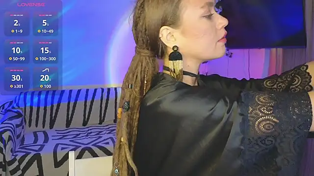 KellyFouler online show from November 21, 2025, 2:38 pm