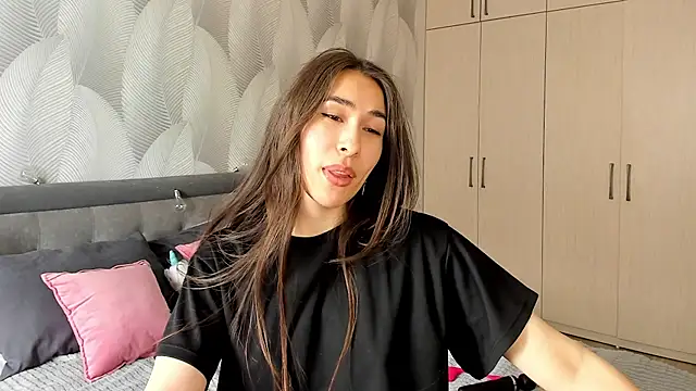 Bambiii bby online show from March 4, 2025, 6:04 am