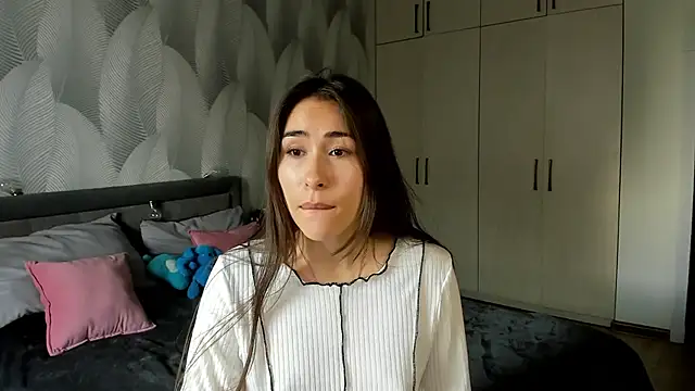 Bambiii bby online show from September 18, 2025, 1:19 am