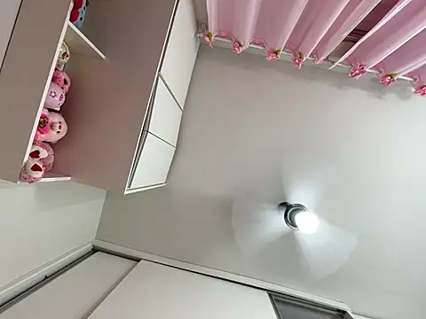 lariic online show from March 17, 2025, 11:13 pm