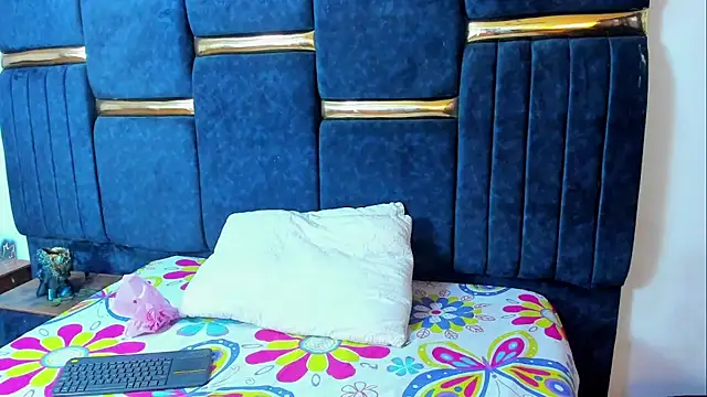 skaysanchez1 online show from April 10, 2026, 7:43 pm