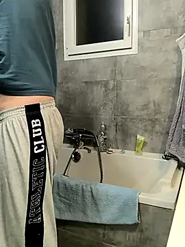 Snapshot of bogland33 chatting on January 14, 2026, 5:11 am bogland33 online show from January 14, 2026, 5:11 am