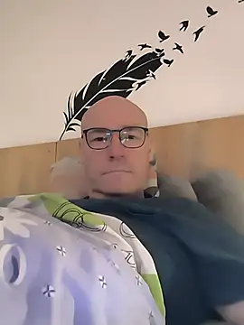 Snapshot of bogland33 chatting on December 22, 2025, 7:58 pm bogland33 online show from December 22, 2025, 7:58 pm