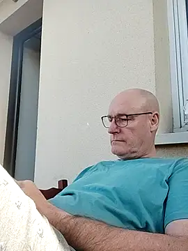 Snapshot of bogland33 chatting on May 24, 2026, 7:19 am bogland33 online show from May 24, 2026, 7:19 am