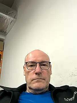 Snapshot of bogland33 chatting on May 11, 2026, 3:29 pm bogland33 online show from May 11, 2026, 3:29 pm
