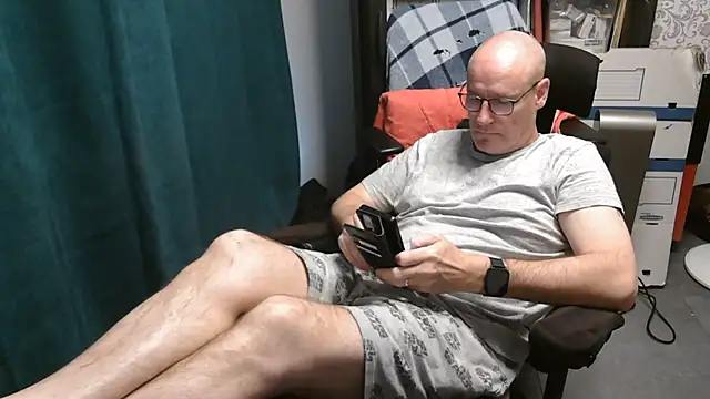Snapshot of bogland33 chatting on May 25, 2026, 12:48 pm bogland33 online show from May 25, 2026, 12:48 pm