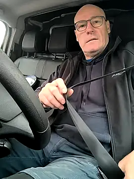 Snapshot of bogland33 chatting on December 17, 2025, 11:26 am bogland33 online show from December 17, 2025, 11:26 am