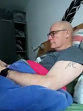 Snapshot of bogland33 chatting on May 17, 2026, 7:03 pm bogland33 online show from May 17, 2026, 7:03 pm