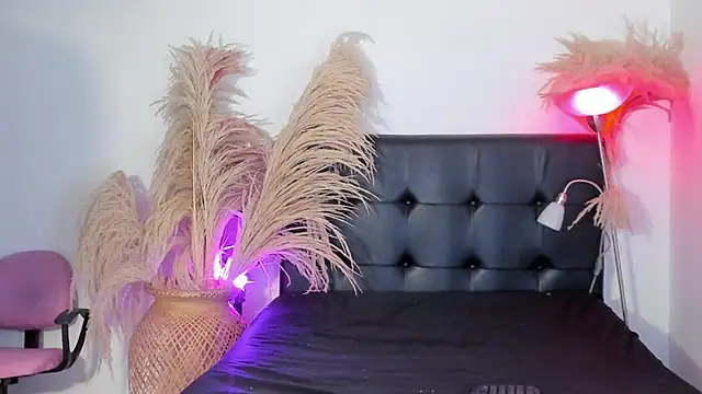 alejandrasxx online show from March 18, 2025, 1:01 pm