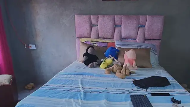 alejandrasxx online show from October 26, 2025, 5:35 pm