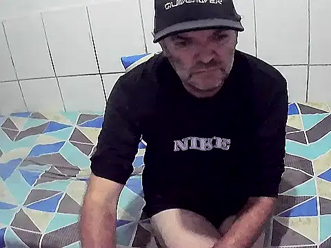 pierdona online show from October 14, 2025, 7:36 pm