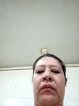 carolina linarez69 online show from May 25, 2026, 4:49 pm