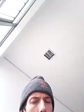 Snapshot of Mieto_ chatting on June 24, 2026, 7:01 pm Mieto online show from June 24, 2026, 7:01 pm