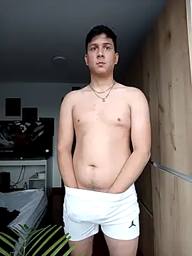 ANDREZALVAREZ online show from April 13, 2026, 6:12 pm