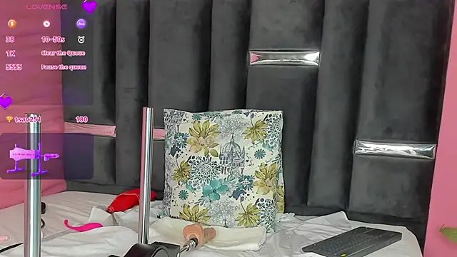 kinky polar online show from February 8, 2025, 5:29 am