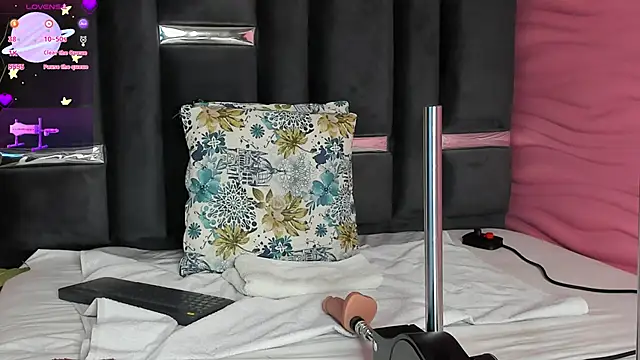 kinky polar online show from January 31, 2025, 2:04 am