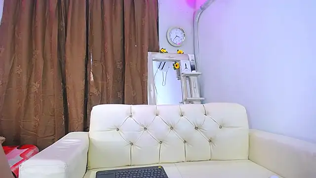 alaia 03 online show from March 20, 2025, 12:32 pm