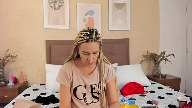 CarolinaGlamour online show from October 11, 2025, 2:56 am