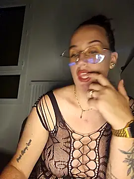 lindsay 33off online show from November 18, 2025, 9:07 pm