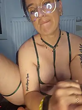 lindsay 33off online show from March 24, 2026, 8:09 pm