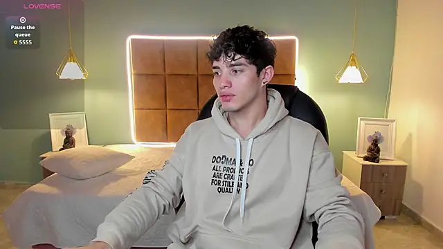 AlejooTwink online show from November 17, 2025, 2:15 am