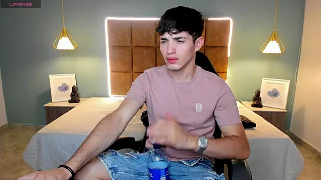 AlejooTwink online show from March 3, 2026, 1:34 am